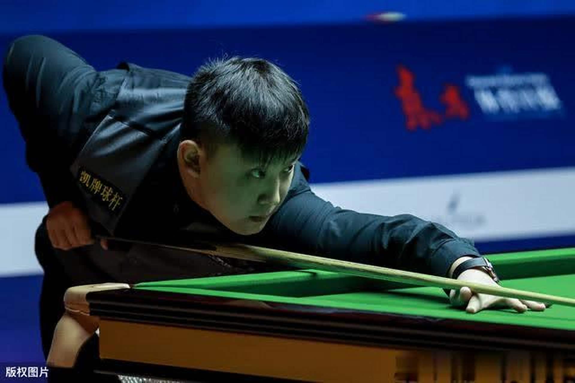 拜仁球衣与 拜仁球衣与