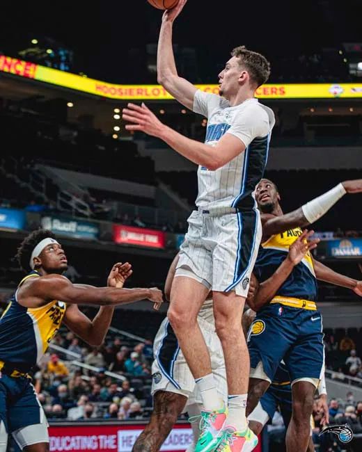 相比之下 相比之下