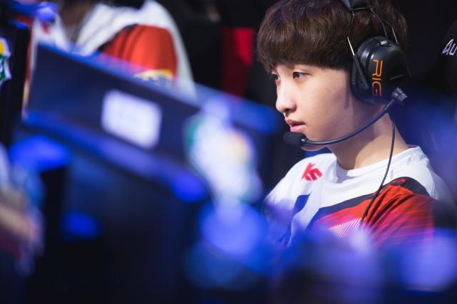 现役队员提 现役队员提